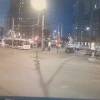 В Омске спешившая пересечь дорогу на красный свет женщина перелетела через машину и ударилась головой об асфальт