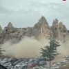 Скала обрушилась в популярной у туристов турецкой Каппадокии, есть погибшие и раненые.