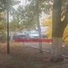 Во дворе на ул. Победы, 81–83 скорая не смогла проехать из‑за машин, припаркованных в два ряда