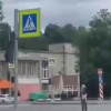 Необычного регулировщика заметили сегодня утром на перекрёстке Большевиков и Дальневосточного.
