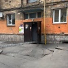 Грунт провалился у подъезда дома на Бограда: жильцов могут расселить