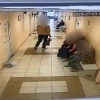 Кадры за считанные минуты до нападения пациента с ножом на врачей в иркутской больнице.