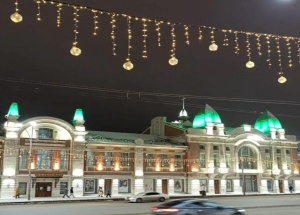 Гирлянду на Красном проспекте отремонтируют к Новому году