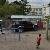 Внедорожник въехал в забор садика. Как сообщают подписчики, в машине было 3...