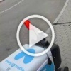Милота дня: ровер-доставщик Яндекс Лавки спокойно ехал по...