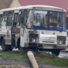 На ул. Железнодорожной маршрутный автобус угодил в столб....