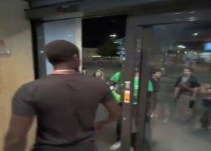 Итальянский McDonald’s нанял африканских охранников для борьбы с ворами-африканцами