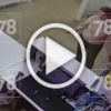 В пункте выдачи на улице Кораблестроителей в Петербурге произошла драка между посетительницей и сотрудницей из-за отказа выдать заказ с примеркой.