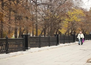 Ограждения в Театральном сквере заменили