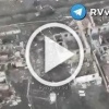 ‼️ Героическое видео штурма Торецка: наши бойцы прорываются к врагу и подрывают подвалы, погребая боевиков ВСУ под руинами!