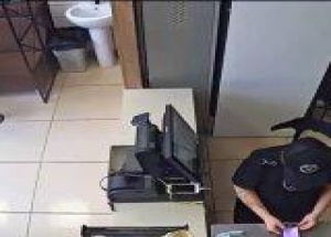 Пьяное быдло выстрелил в официантку шаурмичной в Нижнекамске