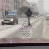 В Екатеринбурге был замечен безумный самокатчик, который покоряет городские...