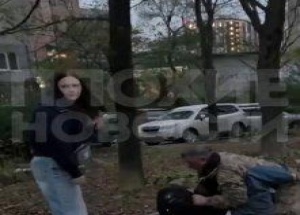 Во Владивостоке мужчина напал на подростка после ссоры из-за выброшенной бумажки