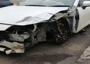 Житель Лесосибирска угнал у матери бойца СВО автомобиль и разбил его Пьяный...