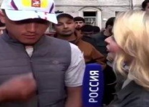 — Что на кепке написано? А на микрофоне? Москва. Во время рейда в хостеле для...