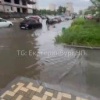 В Екатеринбурге появилось море. Теперь на улице Щорса купаются подростки