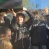 Толпа зумеров устроила жёсткий сикс-севен у избирательного участка №67 в Казани