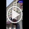 В Новосибирске кусок фасада рухнул на тротуар Красного проспекта