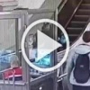 В московском метро пассажир во время спуска по эскалатору задел мужчину и после этого был жестоко избит