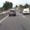 В подмосковной деревне Дурыкино котёнок выбежал на проезжую часть и оказался...