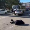 В Новоалтайске лихач сбил женщину, влетел в автобус и сбежал в кусты