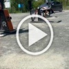Ездят на машине в парке березка нарезает круги по парку...