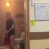 Бухой неадекват в трусах ворвался в школьный туалет и отстреливался огнетушителем от невидимой силы в подмосковной Ивантеевке.