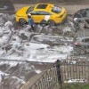 Москвич увидел с балкона, как коммунальщики моют асфальт во дворе щётками и...