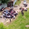 В Москве силовики нагрянули в молельную к мигрантам, которые в прошлом году не давали детям играть в футбол