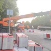 В Кемерове на проспекте Ленина у дома 112 установили бетонные блоки, полностью перекрыв движение автомобилей.