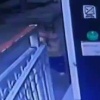 В Краснодаре пьяный мужчина разбил чужую машину, а потом выломал окно в...