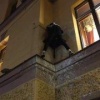 Наши желания пошли по п***е Питерский похититель надежд залез на фасад к...