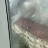 В Новороссийске горит многоэтажка после атаки беспилотников.