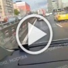 В Москве сотрудники скорой помощи пожаловались на водителя, который отказывался пропускать их автомобиль
