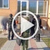 Видео задержания адвоката Анны Деньгиной и других подозреваемых в обустройстве нелегальных мигрантов.