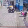 В Мексике мамаша отвлеклась на телефон и не заметила, как ее сына переехал автомобиль