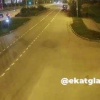 В Екатеринбурге произошло серьезное столкновение двух легковых автомобилей: машина перевернулась