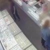 Витрины с драгоценностями обрушились в ювелирном магазине Петербурга
