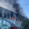 В Саяногорске ликвидируют крупный пожар