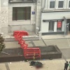 В центре Москвы упал подъёмник с рабочими: мужчина погиб, женщина в тяжёлом...