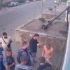 В Ростове-на-Дону сотрудник Росгвардии напал на мужчину и избил его прямо под...