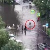 В Тюмени девушка, чуть не утонула на пешеходном переходе