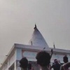 -150-летний храм Шивы смыло в реку в Индии Святилище в штате Западная...