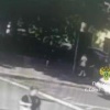 В Петербурге 8-летнюю девочку ударило током на остановке: она держалась одной...