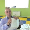 В ХМАО полиция проверяет депутата после видео, где он бросает нож в дочь и кладёт её на стекло