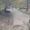 🛞🚨 Во Владивостоке школьники массово воруют колпачки с колёс автомобилей...