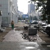 Когда-нибудь это закончится. Но пока практикуемся в прыжках. Тротуар рядом с...