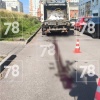 В Петербурге мусоровоз насмерть сбил женщину на Парфеновской улице. По данным...