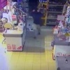 16-летний подросток в маске выломал дверь магазина и вынес в сумке алкоголь, сигареты и энергетики на сумму более 10 тысяч рублей в Киселевске