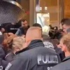 Европейские соцсети бурлят из-за избиения левой феминистки немецким...